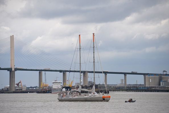 -Le navire de recherche français Tara a navigué sur la Tamise le 13 juin, quittant Londres et se dirigeant vers Hambourg pour la seconde étape de l'expédition Tara's Micro-plastics. L’équipe scientifique Tara a lancé une mission de recherche sur les micro-plastiques dans 10 des plus grands fleuves d’Europe. Photo par Amélie BOTTOLLIER-DEPOIS / AFP / Getty Images.