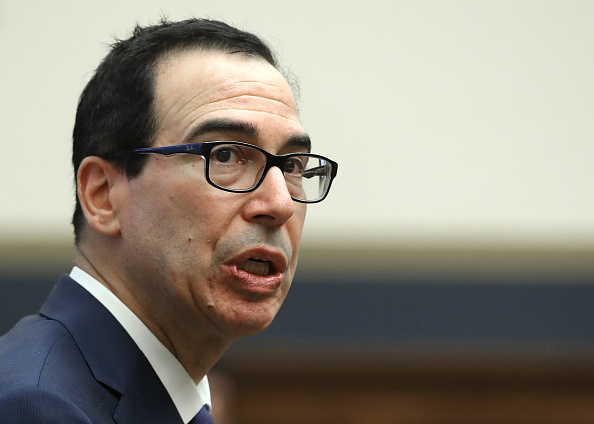 Selon le secrétaire au Trésor  américain Steven Mnuchin, le secteur iranien de la pétrochimie qui soutiennent les Gardiens de la Révolution.  (Photo :  Mark Wilson/Getty Images)