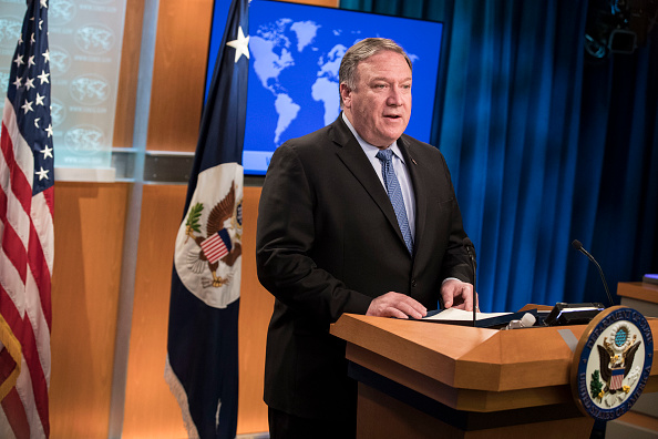 Le secrétaire d'État américain Mike Pompeo a prononcé devant la presse des remarques sur le rapport annuel 2018 sur la liberté de religion dans le monde, publié au Département d'État le 21 juin 2019 à Washington, DC. (Photo : Sarah Silbiger/Getty Images)