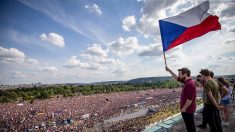 Imposante manifestation à Prague contre le Premier ministre, sans précédent depuis 1989