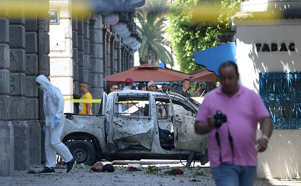 Attentat contre la police sur l'avenue Habib Bourguiba, à Tunis, le 27 juin 2019. (FETHI BELAID/AFP/Getty Images)