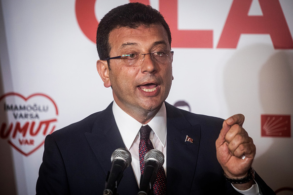 -Ekrem Imamoglu du Parti républicain du peuple a prononcé un discours de victoire après avoir remporté l'élection de la reprise du maire d'Istanbul le 23 juin 2019 à Istanbul, en Turquie. Photo par Chris McGrath / Getty Images.