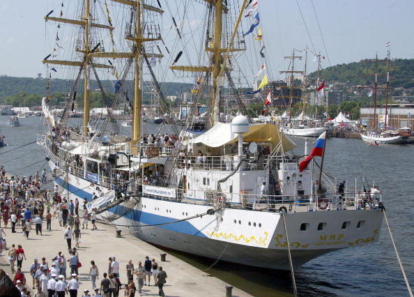 -L'Armada 2019 marquera la septième édition de cette manifestation qui rassemble les plus beaux bateaux du monde sur les quais de Rouen. Retour sur 30 ans d'histoire de l'Armada. Photo MARCEL MOCHET/AFP/Getty Images.