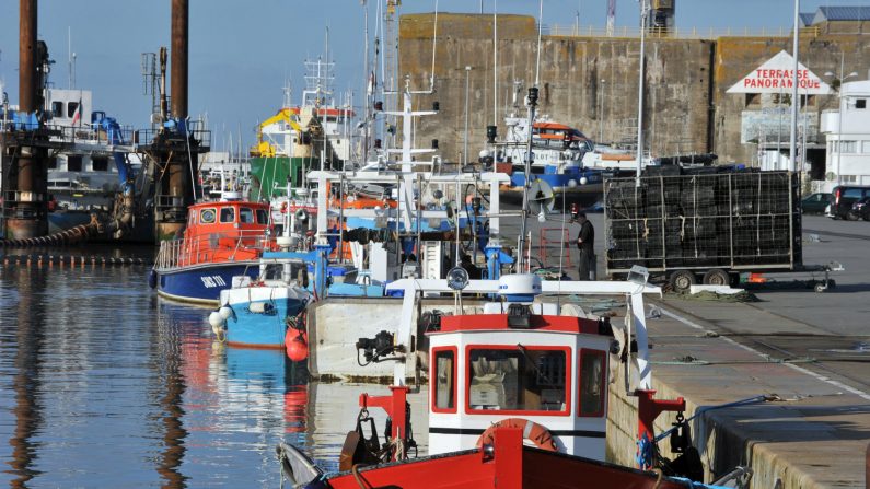 -Des bateaux de pêche sont amarrés à Saint-Nazaire, dans l'ouest de la France. Photo FRANK PERRY / AFP / Getty Images.