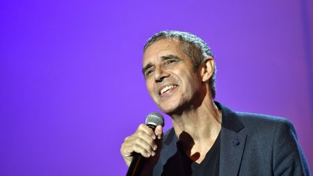 Julien Clerc viré de The Voice ? Les rumeurs courent, la production dément