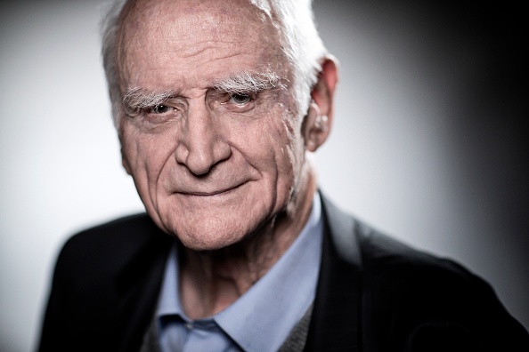 -Philosophe français spécialisé en épistémologie, écrivain et membre de l'Académie française, Michel Serres pose lors d'une séance photo à Paris le 2 février 2018. photo JOEL SAGET / AFP / Getty Images.