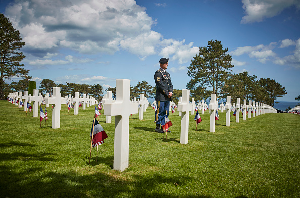 Le cimetière américain de Colleville-sur-mer, situé juste au-dessus de la plage d’Omaha Beach. Crédit : Kiran Ridley/Getty Images.