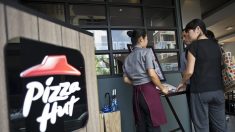 Paris : une cliente d’un restaurant Pizza Hut intoxiquée après avoir bu une carafe d’eau contenant du détergent