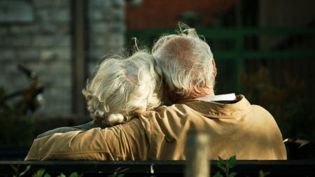 Un couple de personnes âgées abandonnées dans un bar en Argentine a maintenant un nouveau foyer