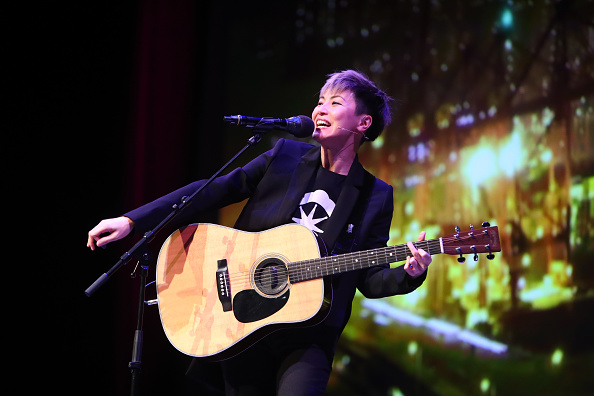 -Denise Ho, artiste et défenseur des droits des LGBTQ basée à Hong Kong, se produit sur scène lors du Oslo Freedom Forum à Oslo le 27 mai 2019. Photo de Ryan Kelly / NTB scanpix / AFP / Getty Images.