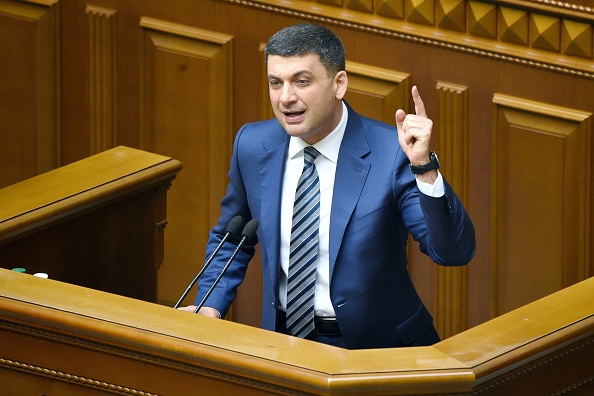 -Illustration- Des élections législatives anticipées en Ukraine ont eu lieu le 21 juillet. Les 250 députés élus proches du président Zelensky étudieront pendant une semaine les bases de la "stratégie politique", la macroéconomie, afin d’exercer au mieux leur fonction. Photo SERGEI SUPINSKY / AFP / Getty Images.