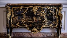 Le grand retour d’une commode royale à Versailles