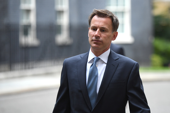 -Le ministre des Affaires étrangères, Jeremy Hunt, arrive pour discuter avec le ministre du gouvernement de l'aggravation de la crise iranienne à Downing Street le 20 juillet 2019 à Londres, en Angleterre. La rencontre intervient après que le pétrolier Stena Impero a été encerclé par quatre navires et un hélicoptère et saisi par les Gardiens de la révolution iranienne vendredi dans une voie navigable clé du Golfe avant de se diriger vers les eaux iraniennes. Photo de Chris J Ratcliffe / Getty Images.