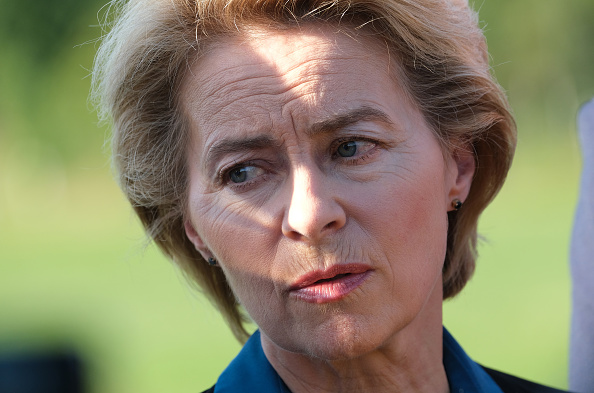 La ministre allemande de la Défense, Ursula von der Leyen, une proche d'Angela Merkel, sera la première femme  à la tête de la Commission européenne à partir 1er novembre. (Photo : Sean Gallup/Getty Images)