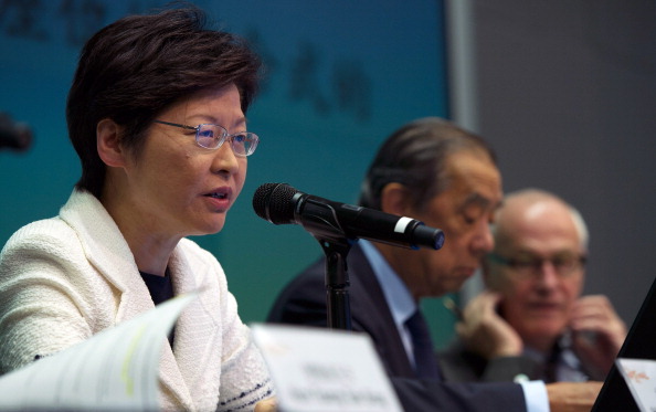 -Mme Carrie Lam, la cheffe du gouvernement pro-Pékin de Hong Kong a déclaré que le projet d’extradition était mort sans toutefois déclarer le retrait total du texte. Photo de Gareth Gay / Getty Images.