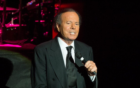 Julio Iglesias. (Photo :  Samir Hussein/Getty Images)