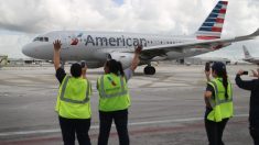 Une femme fracasse un ordinateur sur la tête d’un homme dans un avion d’American Airlines