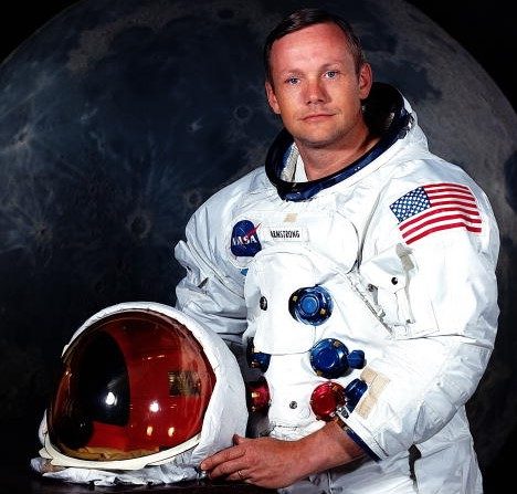 -L'astronaute Neil A. Armstrong pose pour un portrait en juillet 1969. Armstrong était le commandant de la mission Apollo 11 Lunar Landing. Le 30e anniversaire de la mission d'atterrissage d'Apollo 11 Moon a été célébré le 20 juillet 1999. Photo NASA / Newsmakers.