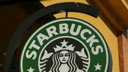 États-Unis : Starbucks abandonne sa politique dite « d’accès libre », qui permettait aux clients de s’asseoir sans avoir à commander