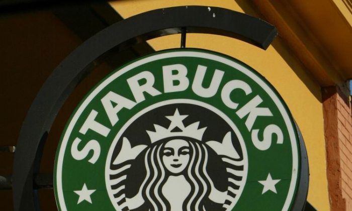 États-Unis : Starbucks abandonne sa politique dite "d'accès libre", qui permettait aux clients de s'asseoir sans avoir à commander