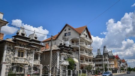 Les « palais roms », un phénomène architectural qui déconcerte en Roumanie