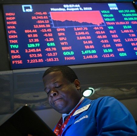 -La dernière annonce du tarif américain, a intensifié une guerre commerciale en cours, exacerbant les inquiétudes liées à la croissance mondiale. Photo de Johannes EISELE / AFP / Getty Images.