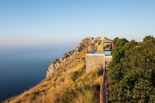 -Vue du camp de base avancé mis en place pour coordonner la récupération du corps du randonneur français Simon Gautier le 19 août 2019 à San Giovanni a Piro, dans le sud de l'Italie. Photo ELIANO IMPERATO/AFP/Getty Image.