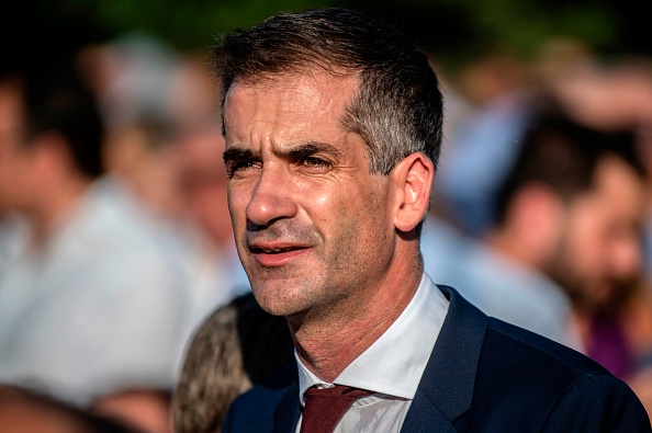 Le maire d'Athènes Costas Bakoyannis assiste à la cérémonie d'assermentation en tant que maire d'Athènes à l'académie du parc Platon à Athènes, le 25 août 2019. Le maire nouvellement élu d'Athènes, Costas Bakoyannis, fils de l'une des plus puissantes familles politiques de Grèce, fait le serment de revitaliser la capitale malmenée. (Photo : ANGELOS TZORTZINIS/AFP/Getty Images)