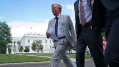 Bolton, conseiller de Trump, en Ukraine pour rencontrer le président Zelensky