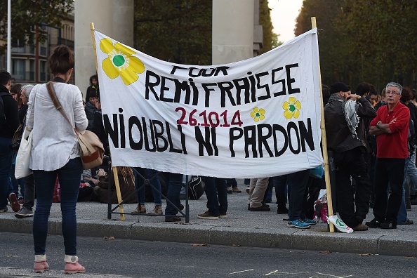 Hommage au jeune écologiste Rémi Fraisse, décédé en 2014, après des affrontements avec les forces de l'ordre sur le site du barrage de Sivens.   (Photo : ERIC CABANIS/AFP/Getty Images)