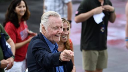 Jon Voight espère que les détracteurs de Trump pourront voir qu’il est le «meilleur président de ce siècle»