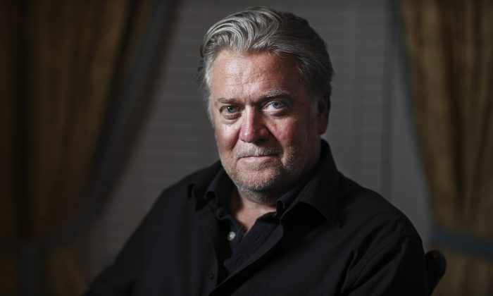 Stephen Bannon, ancien principal stratège de la Maison-Blanche et ancien président exécutif du site d’information Breitbart News, à son domicile à Washington, le 23 août 2019. (Samira Bouaou/Epoch Times)