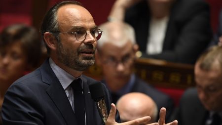 Aide à domicile : Édouard Philippe renonce à la réduction controversée d’une aide pour les seniors