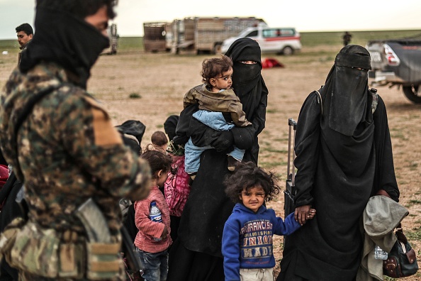      Deux femmes djihadistes et neuf enfants de retour en France. (Photo : DELIL SOULEIMAN/AFP/Getty Images)