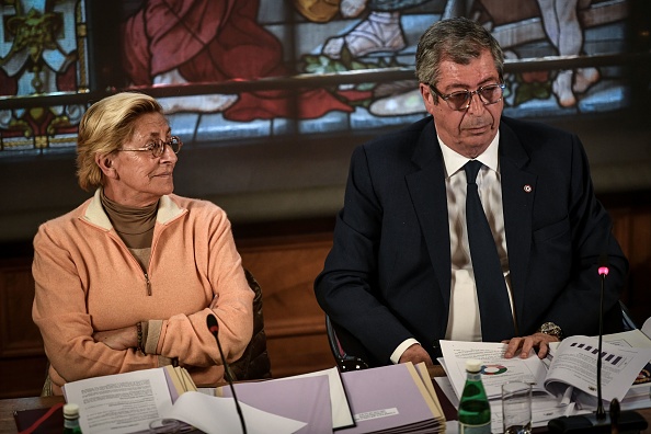 Patrick Balkany et son épouse Isabelle. (Photo : STEPHANE DE SAKUTIN / AFP)   