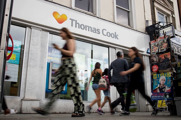 En cas de faillite, Thomas Cook n'aura d'autres choix que d'organiser immédiatement le rapatriement de 600.000 touristes à travers le monde, dont 150.000 Britanniques, ce qui en ferait l'opération la plus importante depuis la Seconde guerre mondiale dans le pays. (Photo : TOLGA AKMEN/AFP/Getty Images)