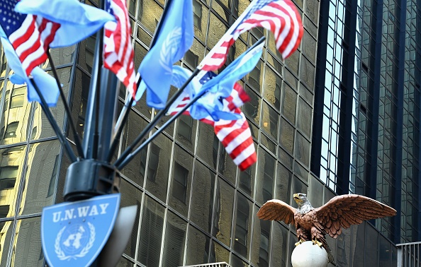 Les drapeaux des Nations Unies et des États-Unis d'Amérique,  le 23 septembre 2019 à New York.(Photo : ANGELA WEISS/AFP/Getty Images)