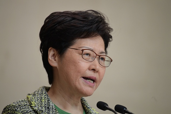 -La directrice générale de Hong Kong, Carrie Lam, souhaite reprendre le dialogue avec sa population . Photo de Nicolas ASFOURI / AFP / Getty Images.