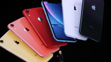 Apple dévoile l’iPhone 11, avec une double caméra et un prix cassé