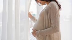 Une femme qui pensait être enceinte découvre que c’est en fait une tumeur cancéreuse