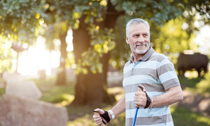 Sortir et bouger le matin à la première heure est plus énergisant que le café et a d'autres avantages pour la santé. (YAKOBCHUK VIACHESLAV/Shutterstock)