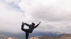 Durant une séance de yoga extrême, elle fait une chute de 25 mètres depuis son balcon