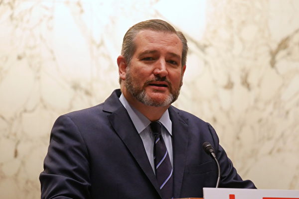 Le sénateur Ted Cruz (R-Tex.) prend la parole lors du Forum sur la Chine organisé par la Fondation commémorative des victimes du communisme à Washington le 26 septembre. (Sherry Dong / The Epoch Times)