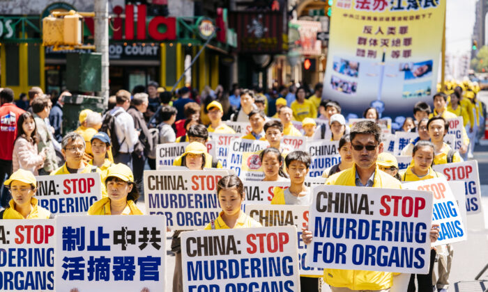 Défilé de la Journée de Falun Dafa à Manhattan, New York, le 16 mai 2019. (Edward Dye/The Epoch Times)