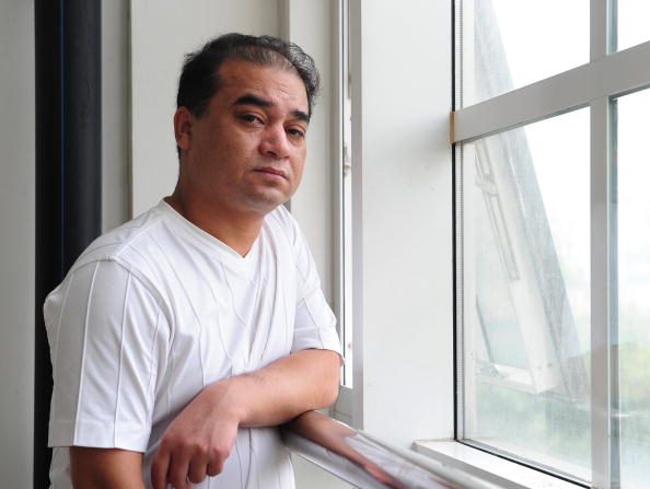 -Ilham Tohti, professeur d'université, blogueur et membre de la minorité musulmane ouïghour, marque une pause avant une conférence en classe à Beijing le 12 juin 2010. Photo FREDERIC J. BROWN / AFP via Getty Images.