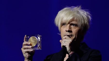 Lutte contre le harcèlement scolaire : le chanteur d’Indochine Nicolas Sirkis s’engage