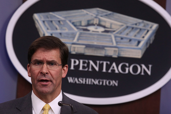 Le ministre américain de la Défense Mark Esper a eu jeudi un échange téléphonique avec son homologue japonais Taro Kono pour évoquer ce nouveau tir de missile nord-coréen.  (Photo : Alex Wong/Getty Images)