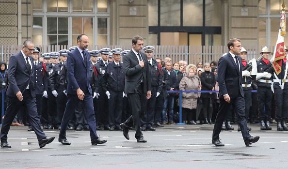 Le président Emmanuel Macron, le premier ministre Édouard Philippe, le ministre de l'Intérieur Christophe Castaner et le ministre attaché au ministère de l'Intérieur Laurent Nunez participent à une cérémonie à la préfecture de police de Paris le 8 octobre 2019 en hommage aux victimes d'une attaque perpétrée le 4 octobre 2019 à la préfecture de Paris. ((Photo par LUDOVIC MARIN / AFP) 

