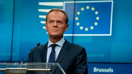 L’accord de Brexit approuvé par les 27, annonce Donald Tusk