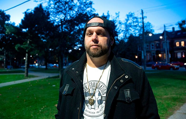 -Christopher Rogers, directeur de The Turk Foundation, pose pour une photo après une entrevue dans le quartier de Regent Park à Toronto, le 14 octobre 2019.  Photo de JORGE UZON / AFP via Getty Images.